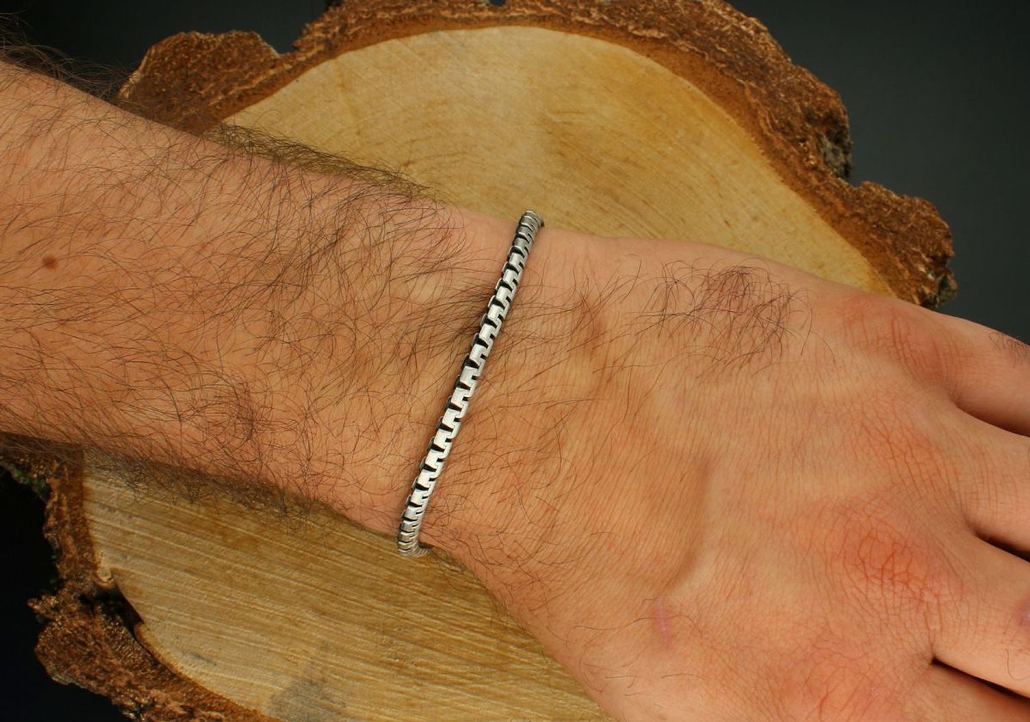 Bransoletka męska srebrna 925 o splocie flat greek. Model DIA-BRA-FLATGREKK, długość 23 cm, szerokość 5 mm, waga 15,20 g. Elegancka, geometryczna i trwała biżuteria męska.11.jpg